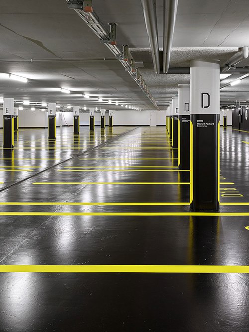 Signalétique de CCHE pour le parking du bâtiment administratif Headquarters HP Inc. et HP Enterprise Suisse
